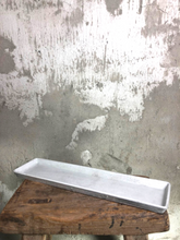 Načíst obrázek do prohlížeče Galerie, The concrete rectangle serving tray has many uses.